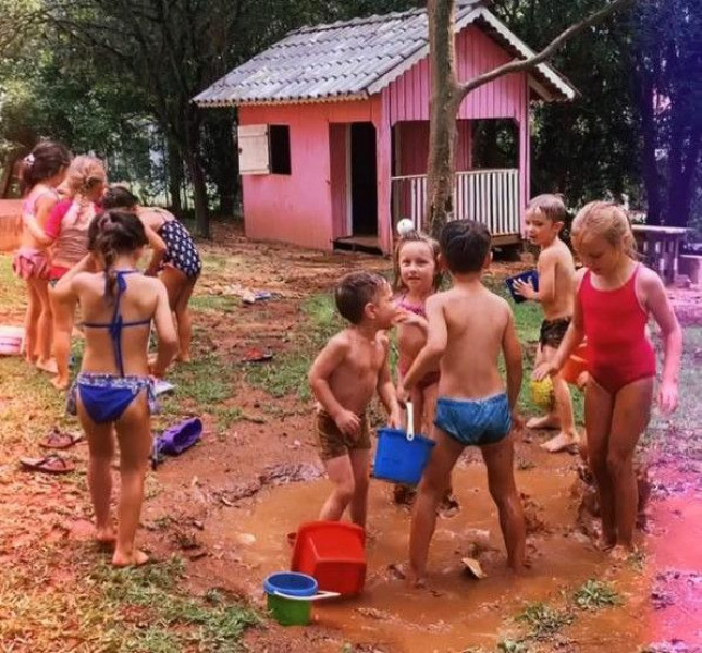 Criançada se diverte nos brinquedos da colônia de férias em Esteio - Região  - Jornal VS