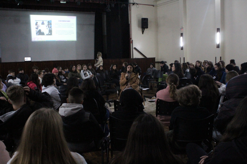 Turmas do Instituto Ivoti participam de bate-papo sobre bullying