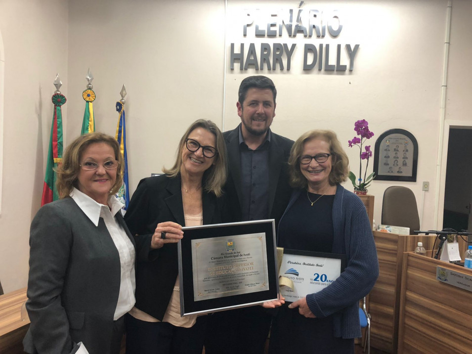 Ensino Superior do Instituto Ivoti recebe homenagens da Câmara de Vereadores