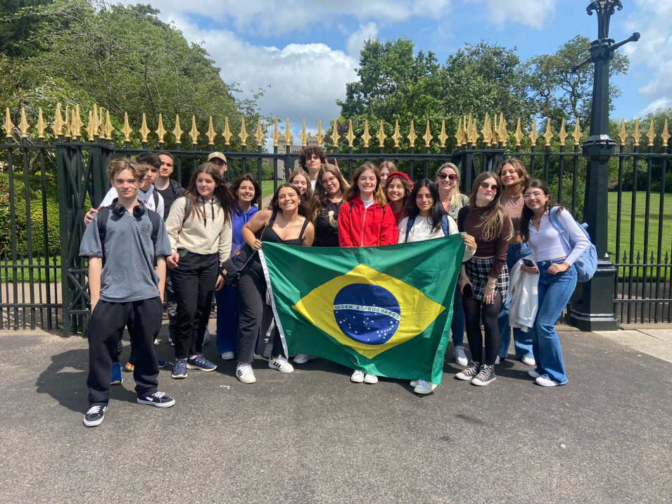 Estudantes do Instituto Ivoti retornam da Inglaterra após mês de imersão na língua inglesa