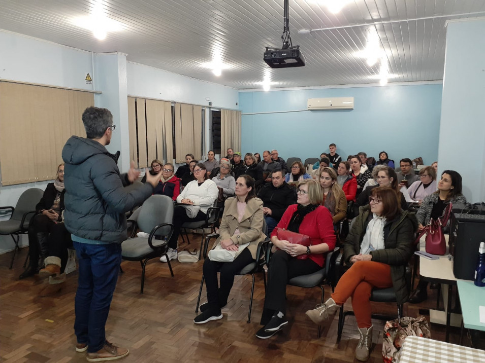 Iniciou curso de Atendimento ao Turista em parceria com o Instituto Ivoti