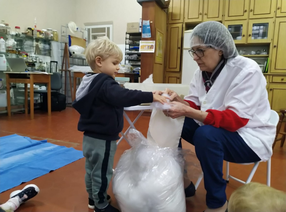 Turmas auxiliam nos preparativos da Feira do Mel, Rosca e Nata