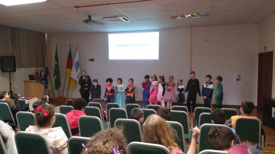 Turma do 2º ano B resgata brincadeiras para dinamizar o momento do recreio