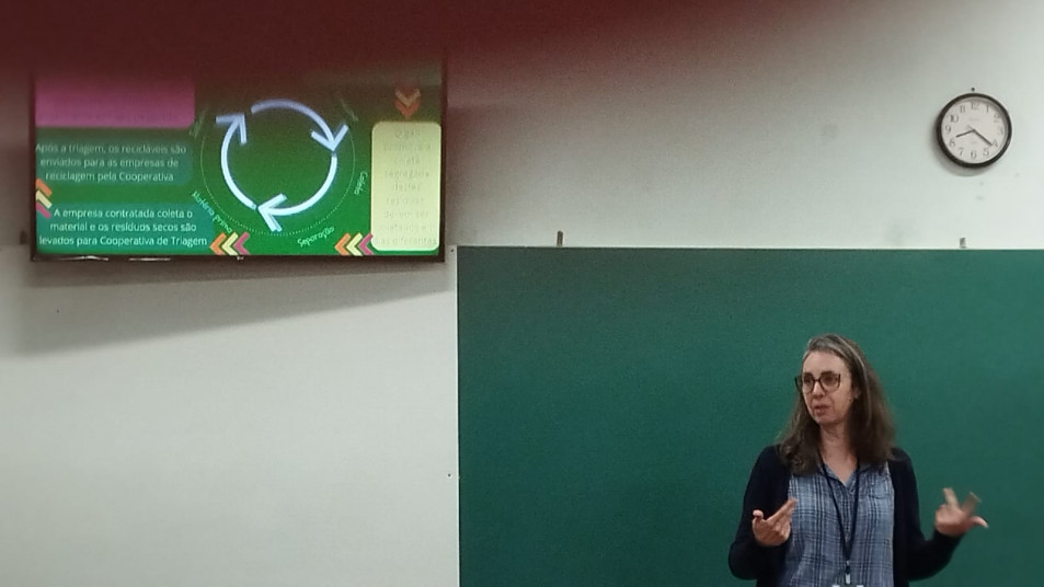 Turma do Ensino Médio tem momento de conversa com bióloga do CEAMI