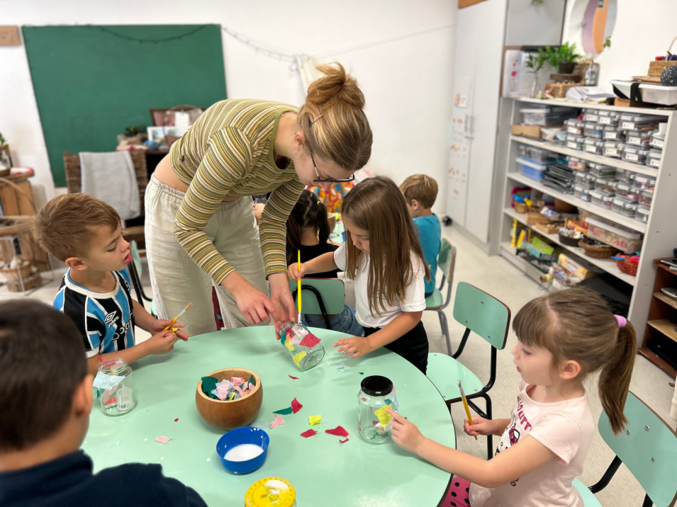 Basteln mit Gruppe 4:  Unsere Laternen leuchten hell!