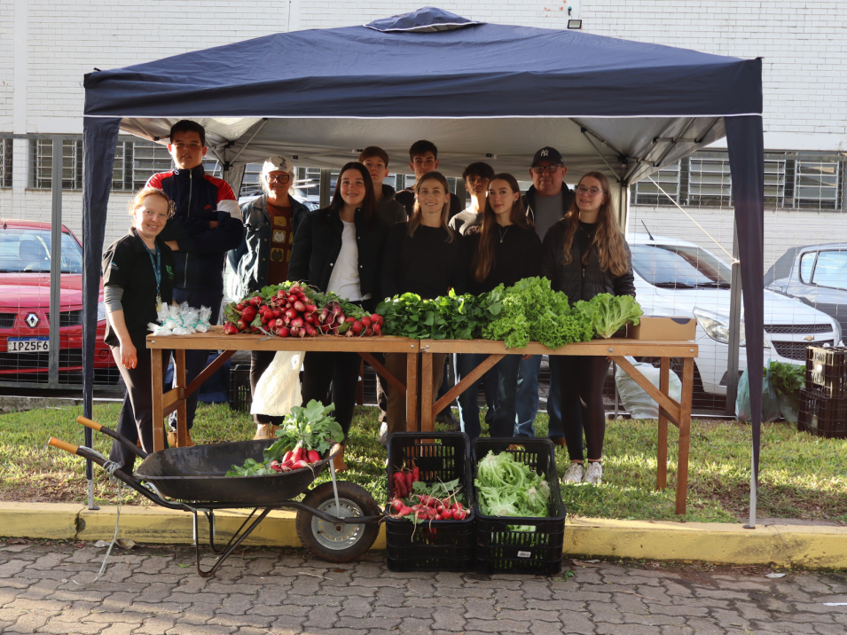 Estudantes do Técnico em Agropecuária promovem Feira Agroecológica aberta ao público