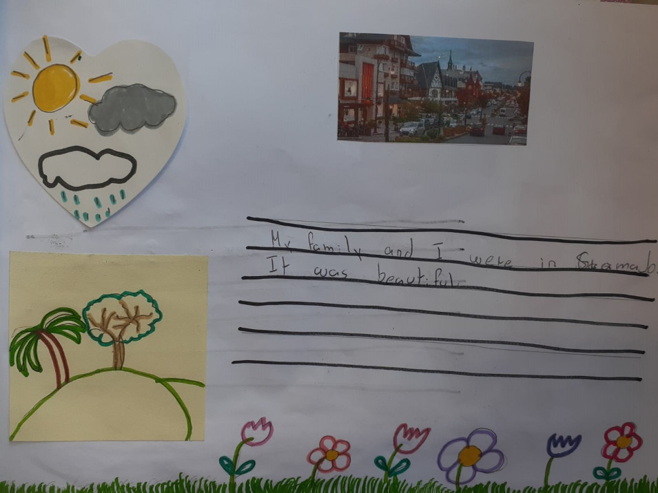 Estudantes criam scrapbooks sobre viagem nas aulas de Inglês