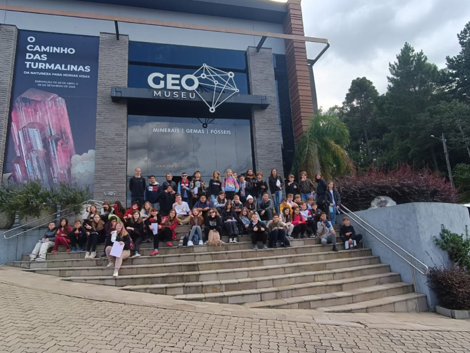 Turmas de 6ºs anos do Instituto Ivoti realizam passeio de estudos para Gramado