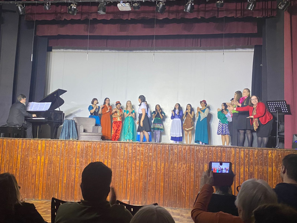 Espetáculo Broadway Village, uma noite musical encanta público no Instituto Ivoti