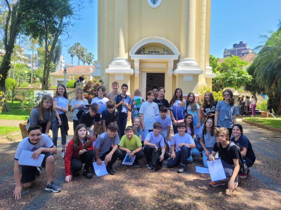 Temas trabalhados em sala de aula leva turma do 6º ano para Porto Alegre