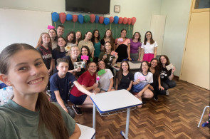 Estudantes do 2º ano do Curso Normal Celebram o Dia Internacional da Mulher com Cartas de Gratidão e Admiração