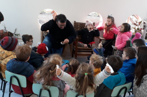 Turma da Educação Infantil recebe visita de oftalmologista