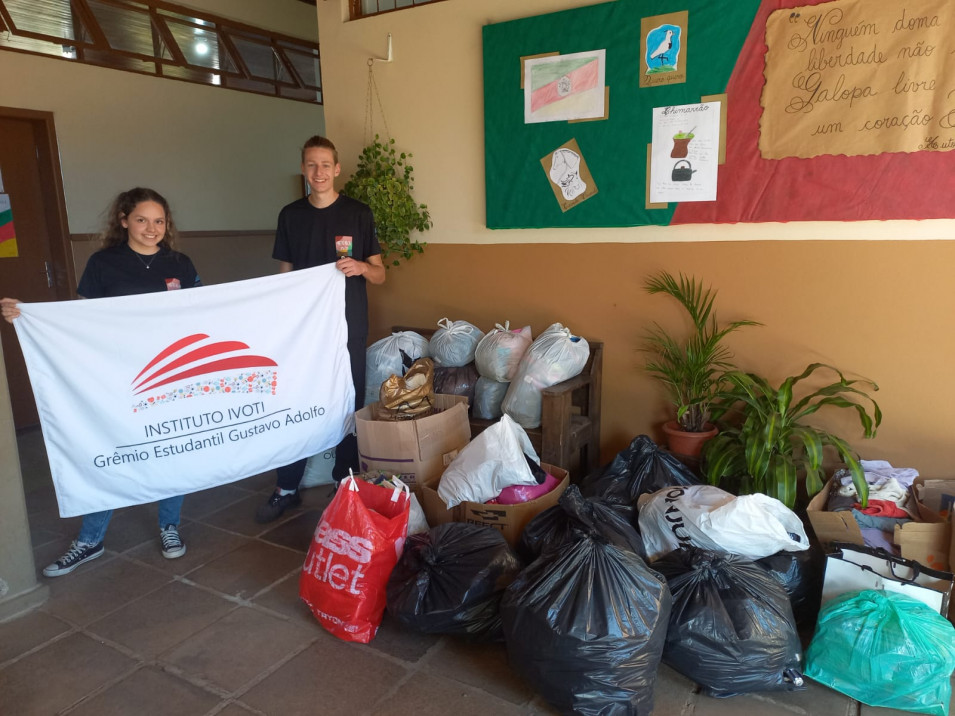 Instituto Ivoti realiza doações para escola de Novo Hamburgo através do GEGA