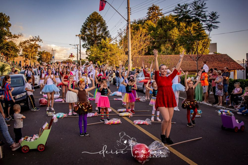 Instituto Ivoti participa de Desfile de Páscoa promovido pela Prefeitura do município