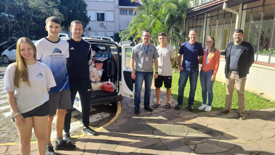 Instituto Ivoti realiza entrega de doação de material escolar e brinquedos para a Abefi