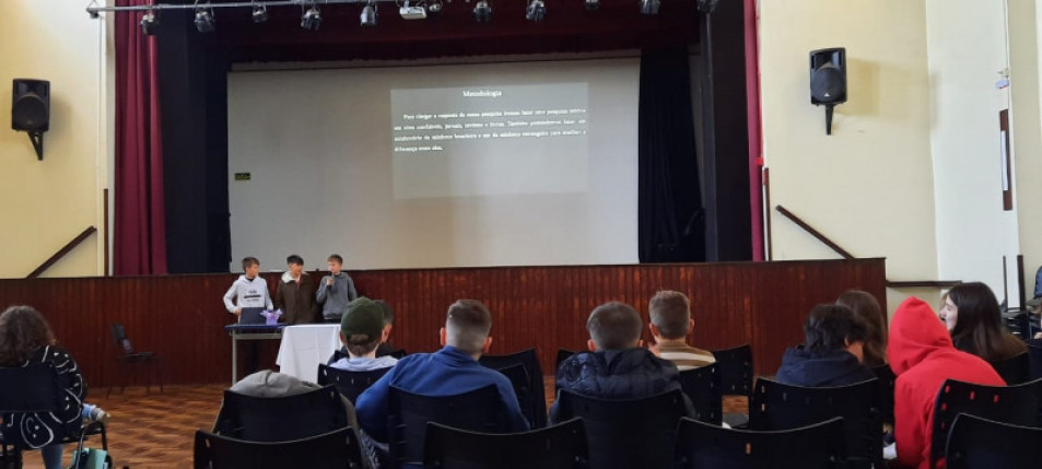 Estudantes do Ensino Fundamental tem projetos aprovados na Mostra de Iniciação Científica