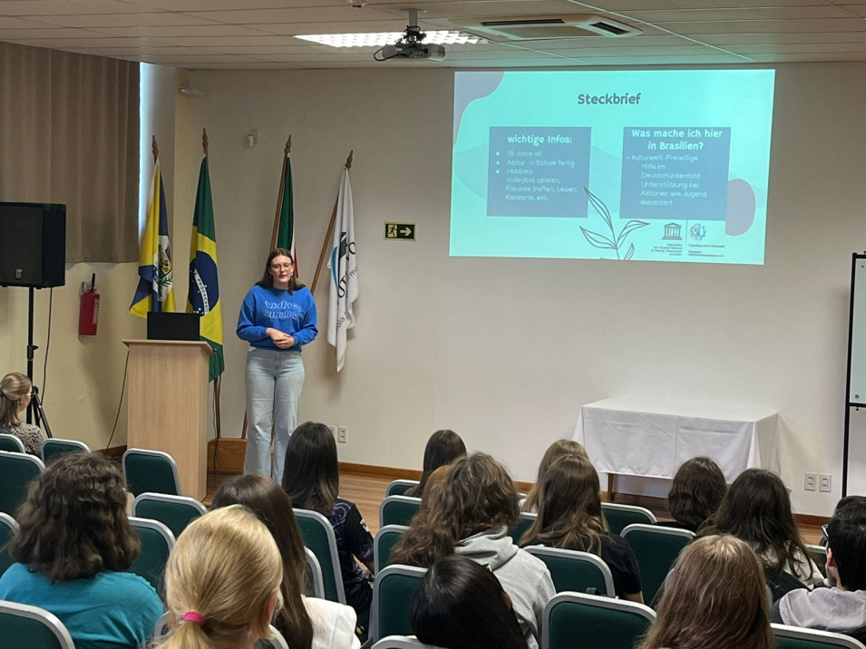 Turmas do Núcleo de Aprendizagem de Idiomas têm tardes de integração