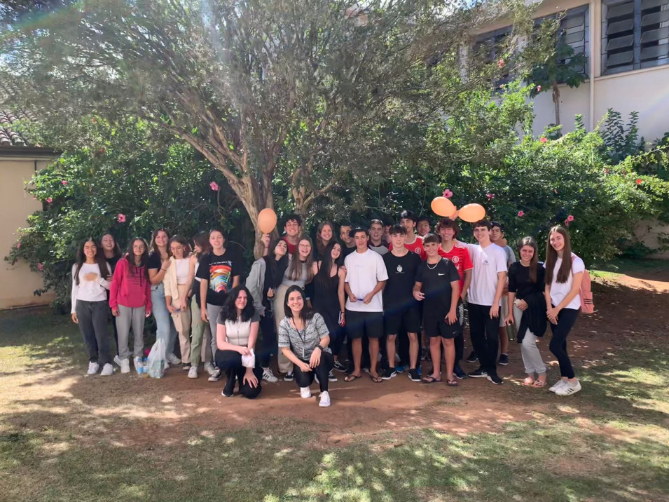 Estudantes do Ensino Médio fazem piquenique para comemorar Dia da Dança