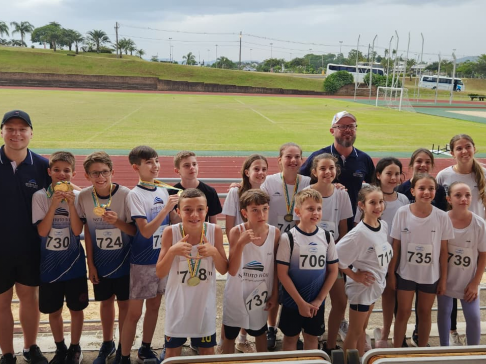 Equipe Municipal de Atletismo conquista o primeiro lugar no Sub12 e o segundo lugar no Sub10 no Campeonato Estadual