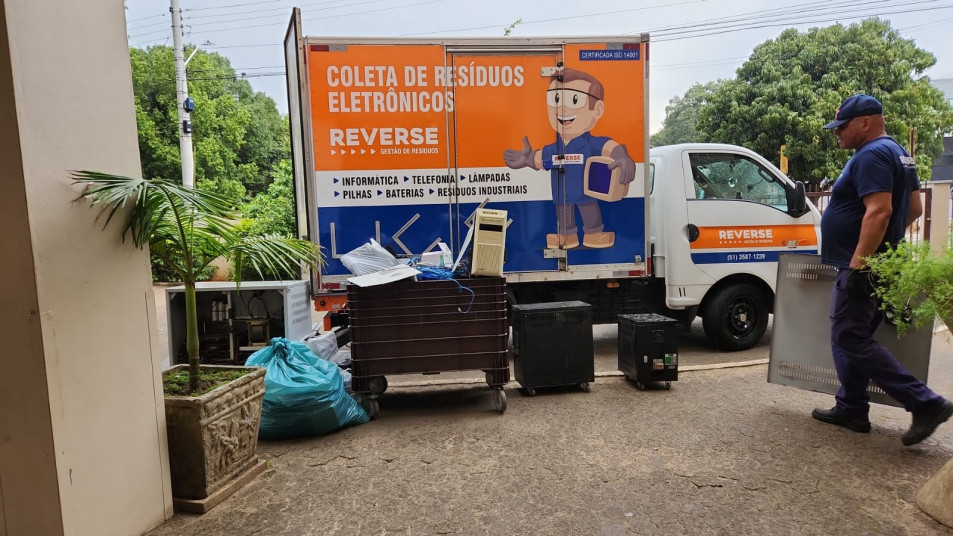 Instituto Ivoti realiza descarte de resíduos eletrônicos com a empresa Reverse