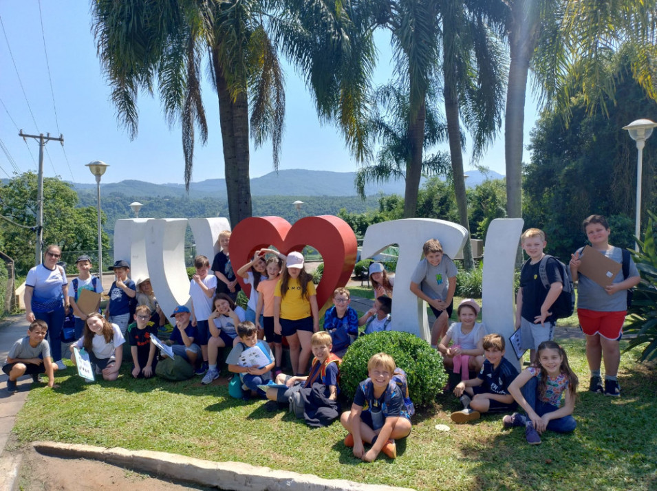 Alunos do 3º ano do Ensino Fundamental realizam passeio de estudos pela cidade de Ivoti