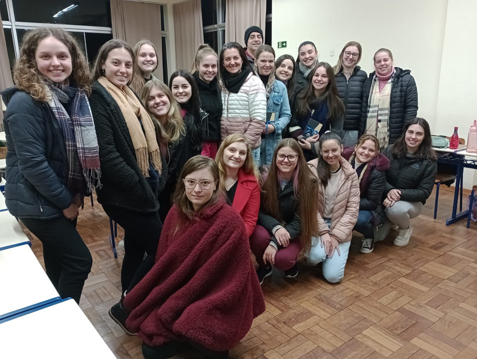 Acadêmicos da Faculdade Instituto Ivoti tem conversa com as autoras do livro “Mapas Musicais”