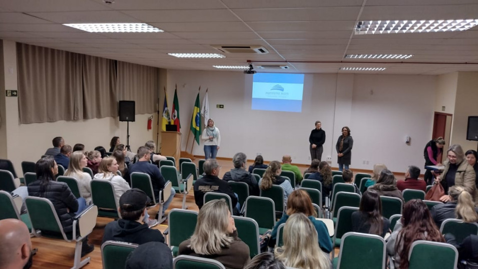 Pais das turmas de 9os anos são recebidos no Instituto Ivoti para falar sobre o Novo Ensino Médio