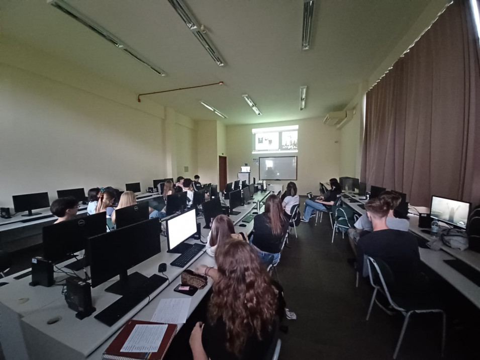 Estudantes do Curso Técnico em Design tem conversa online com profissional da área que atua em Amsterdã