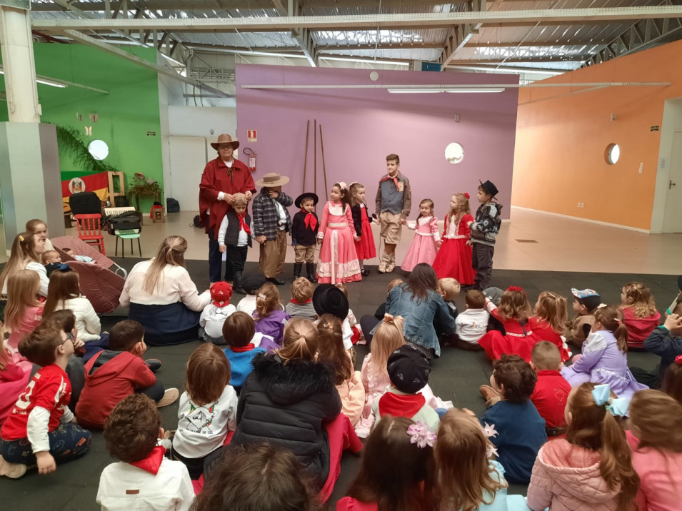 Semana Farroupilha comemorada pelas crianças da Educação Infantil