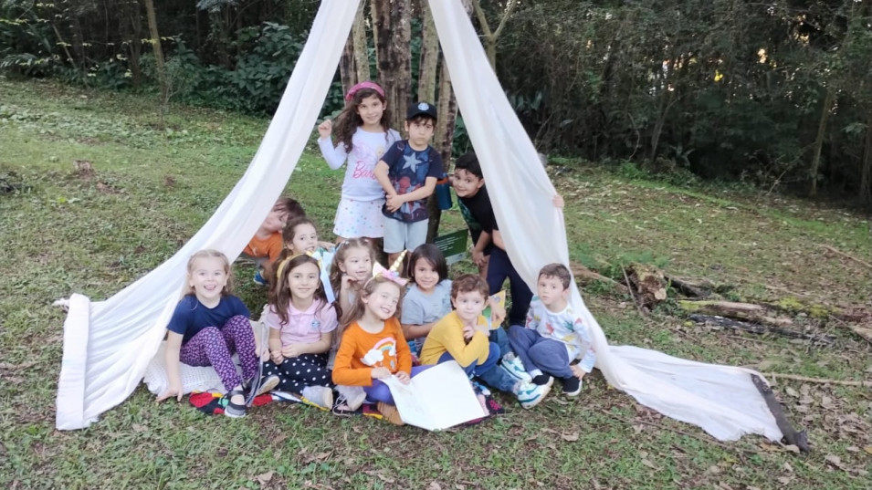 Turma do Nível 4 do Instituto Ivoti aproveita a tarde em meio a natureza