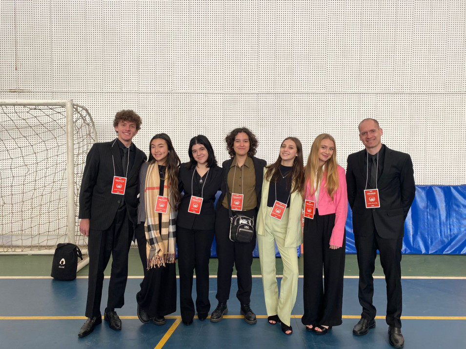 Estudantes do Ensino Médio participam de Conferência Mirim das Nações Unidas em Curitiba