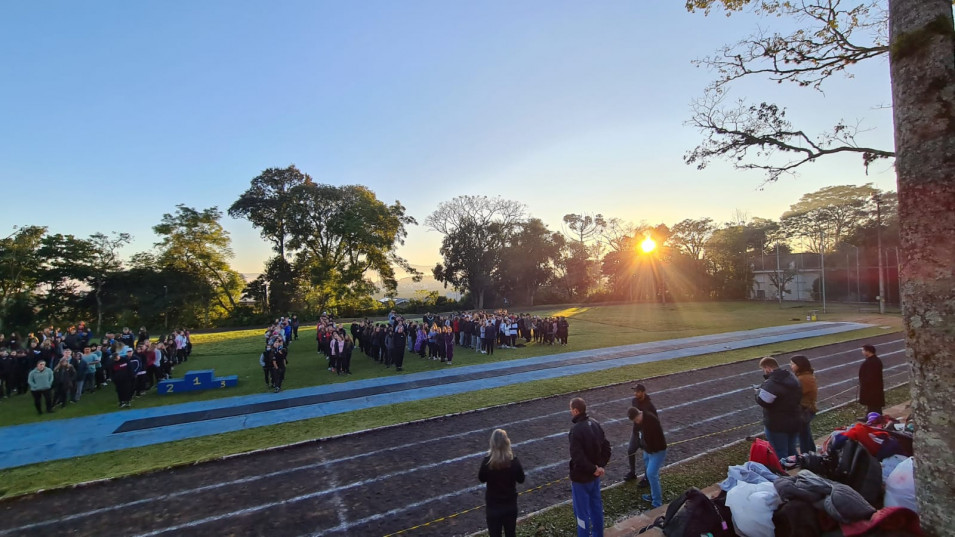 Instituto Ivoti realiza interséries de atletismo e xadrez para Ensino Médio e Curso Normal