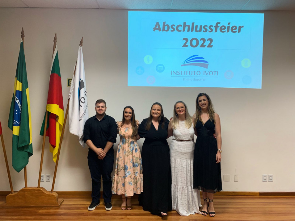 Formandos de Letras Português e Alemão realizam festa de encerramento do curso