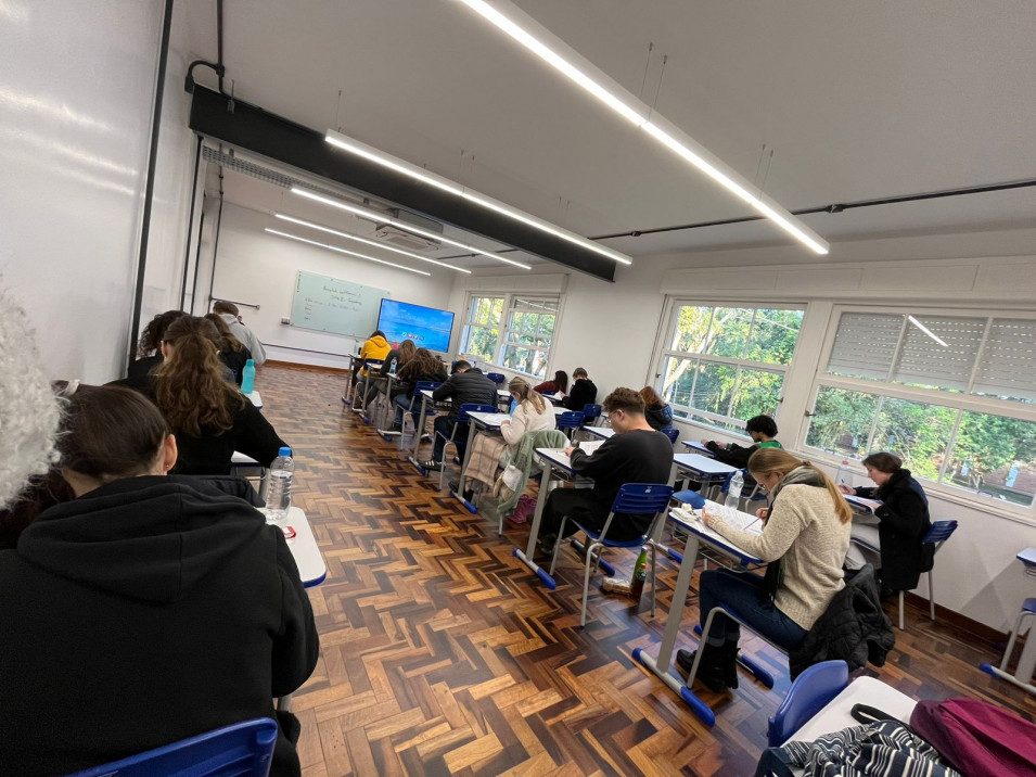 Estudantes do Instituto Ivoti realizam simulado oficial de DSD II