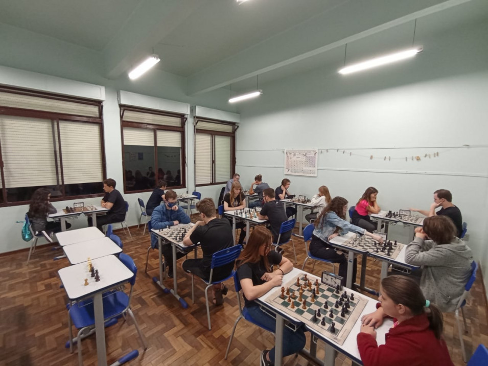 Instituto Ivoti realiza Torneio de Xadrez fazendo amigos