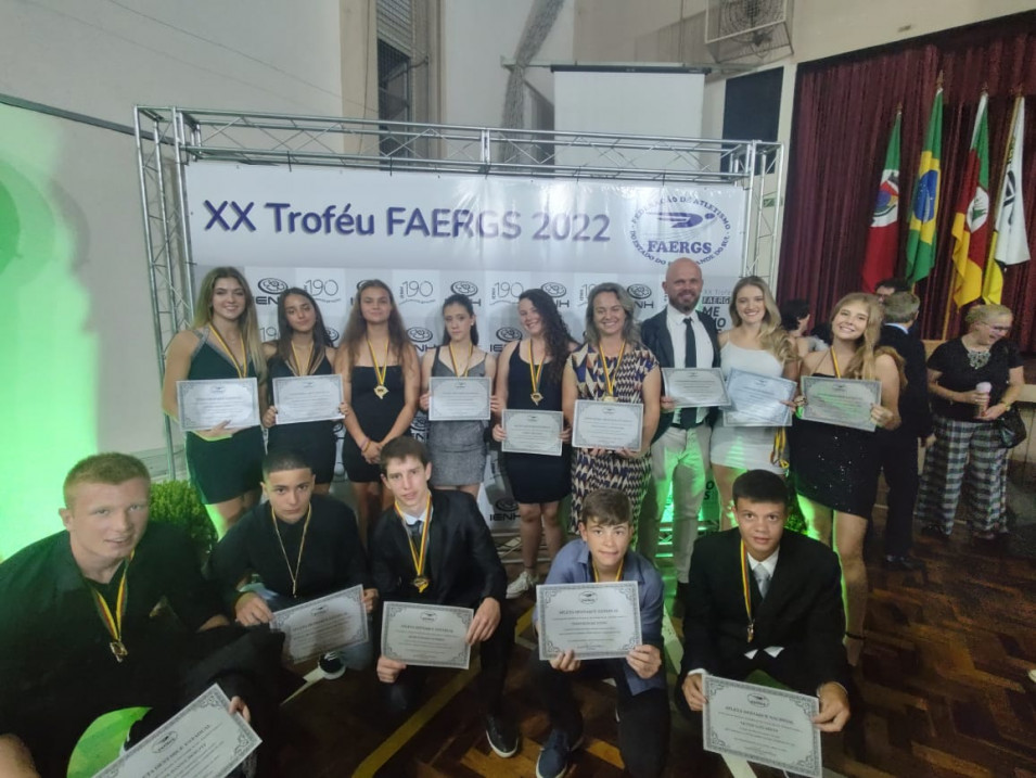 Equipe de Atletismo do Instituto Ivoti recebe 14 premiações do XX Troféu FAERGS
