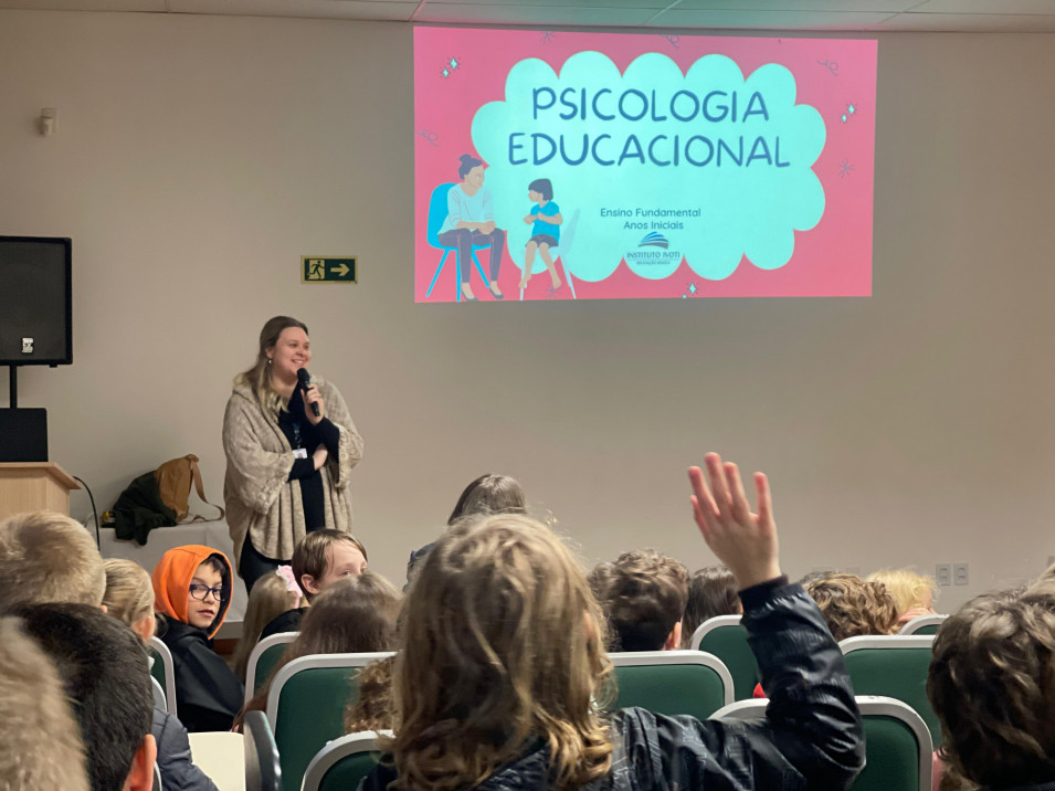 Assembleias da Educação Infantil e dos Anos Iniciais conta com a participação da psicóloga educacional