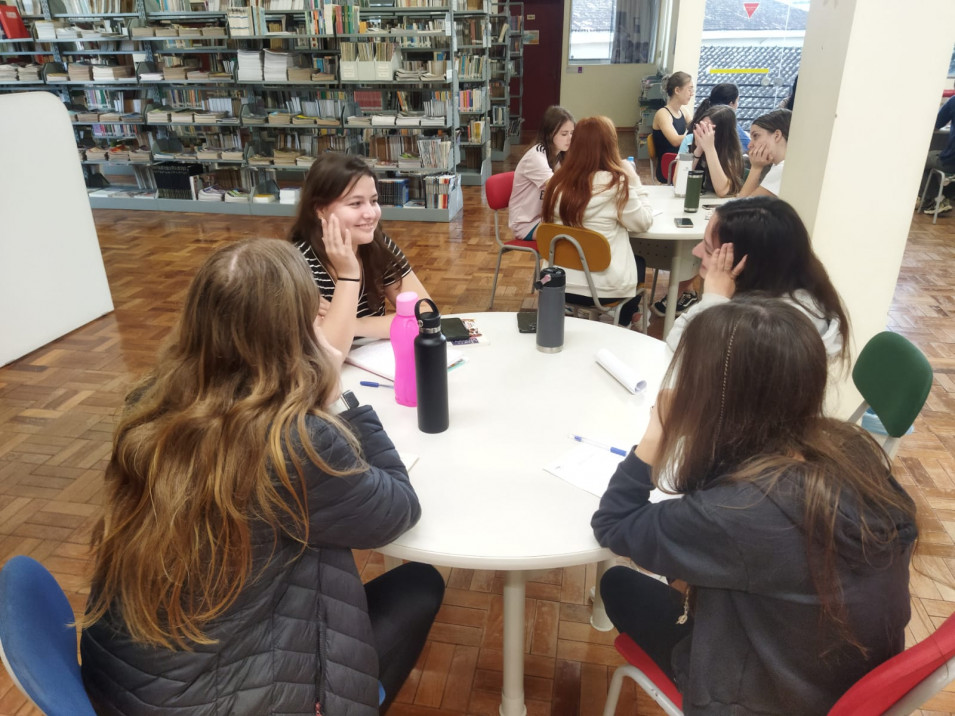 Papo Cultural proporciona trocas literárias entre os alunos do 1º ano do Ensino Médio