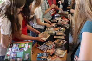 Estudantes promovem Brechó Solidário e movimentam a comunidade escolar com ações de consumo consciente