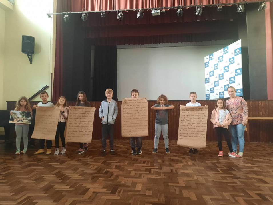 Alunos do 3º ano do Ensino Fundamental apresentam trabalho sobre estruturação de texto