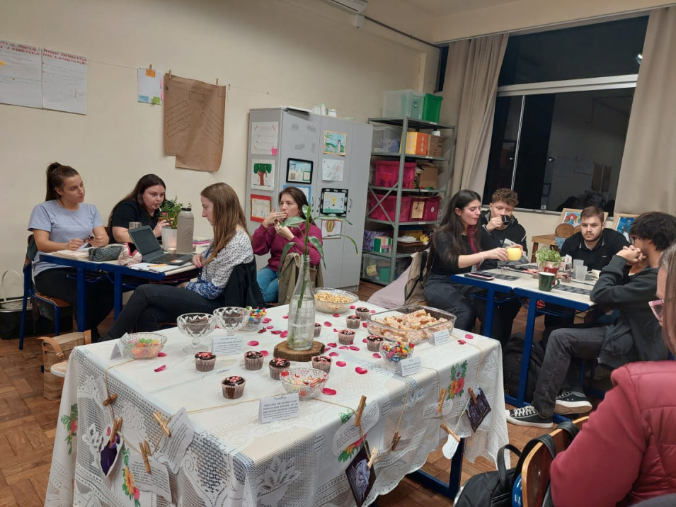 Acadêmicos criam World-Chimarrão nas aulas de Literatura Sul-rio-grandense