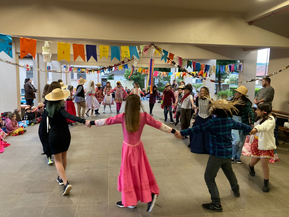 Apresentação de quadrilha e muita comida típica animou a Festa Junina dos Anos Iniciais