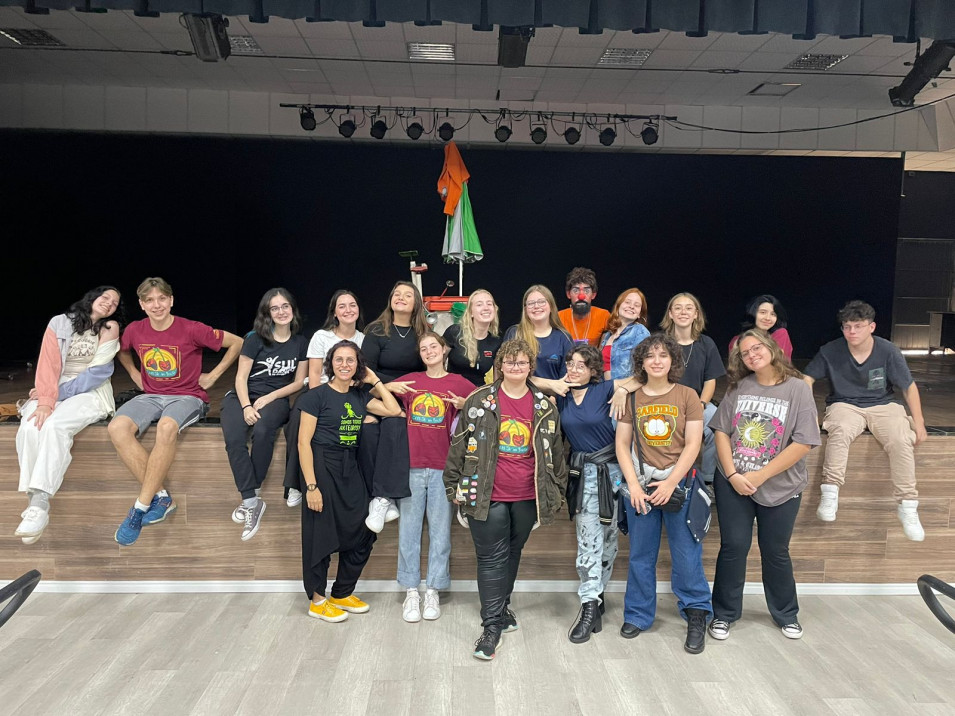 Estudantes do grupo de teatro realizam saída de estudos para Capão da Canoa