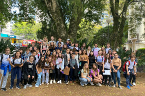 Turmas do 6º ano do Instituto Ivoti realizam saída de estudos para Porto Alegre