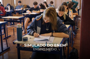 Estudantes do Ensino Médio participam de simulado do ENEM