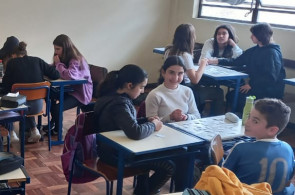 Turmas de 7º ano aprendem sobre expressões algébricas com jogo da memória