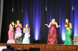Espetáculo Cenas encerra semestre das Aulas de Canto e Técnica Vocal da Ascarte