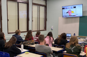 Estudantes participam de evento sobre curso preparatório para universidades alemãs
