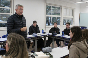 Coordenador Geral de Língua Alemã realiza preparação para o DSD em turma do NAI/Instituto Ivoti