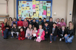 Turma do 1º ano do Ensino Fundamental recebe a visita de dentistas